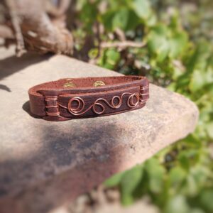 Leren armband met koperdraad