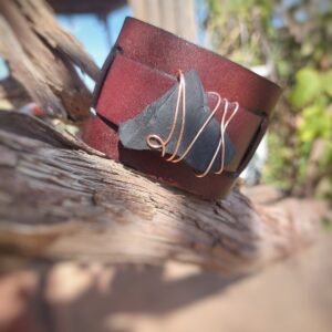 Leren armband met Shungiet