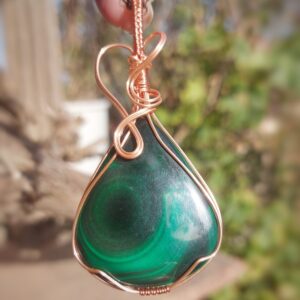 Malachiet met koperdraad