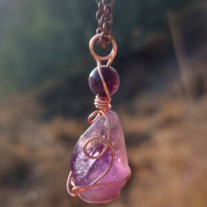 Amethist met koperdraad