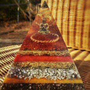 Grote Orgonite Piramide Buddha