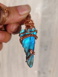 labradoriet madagaskar blauwe flash koperdraad wire wrap handgemaakt uniek