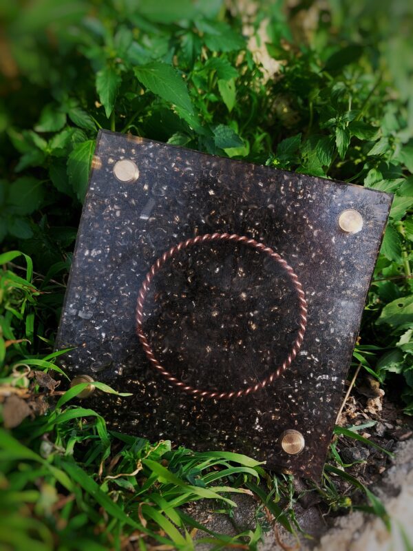 grote orgonite piramide arcoiris