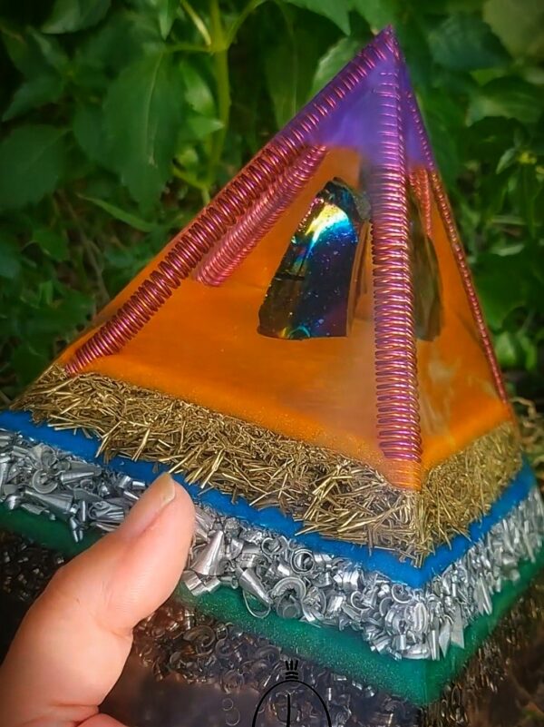Grote Orgonite Piramide Arcoiris grote orgonite piramide arcoiris