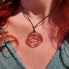 colgante con bobina de Tesla de cobre (188 MHz)