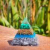kleine piramide met malachiet
