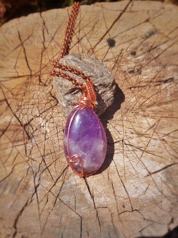 Anhänger mit Amethyst und Kupferdraht