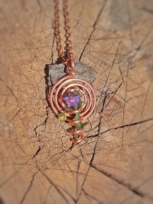 hanger met tesla coil en houder voor bloemen of kruiden