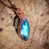 hanger met labradoriet uit madagaskar met intens blauwe flash