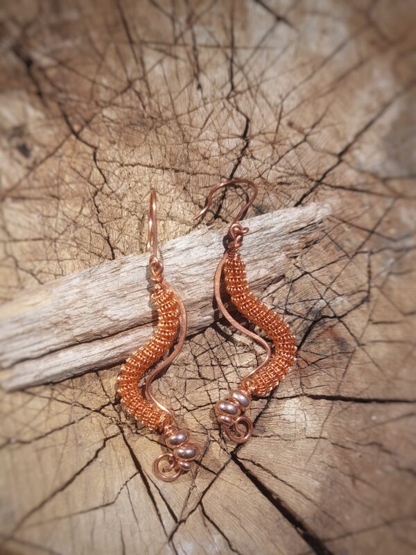 oorbellen met koperen coils, wave