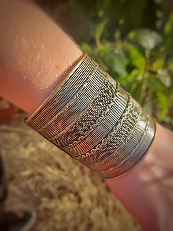 brede brazalete handgemaakt