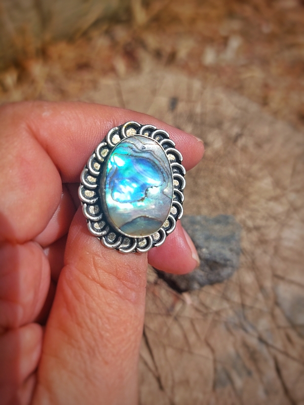 Anillo de plata hecho a mano con abalone 2