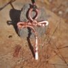 koperen ankh met bergkristal en koperdraad 1