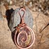koperen hanger met ammoniet 1