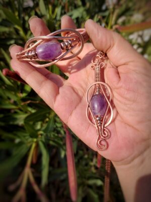 set koperen armband en hanger met amethist en wire
